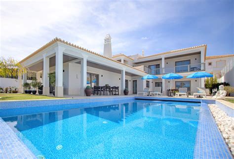 5 Bedroom (Sleeps 10) Villa in Galé, Guia .